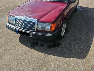 Usata Mercedes E230 132 CV (97 kW) 1985 Rosso Berlina