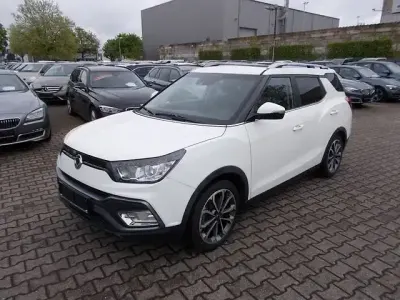 Gebraucht SsangYong XLV Quartz 128 PS (94 kW) 2016 Weiß SUV