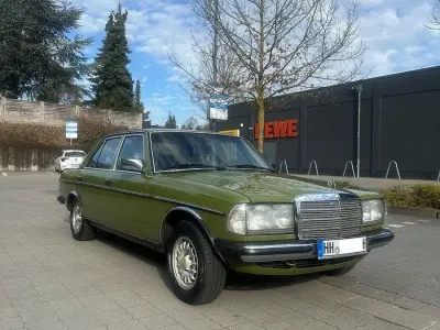 Gebraucht Mercedes 300 88 PS (64 kW) 1982 Grün Limousine