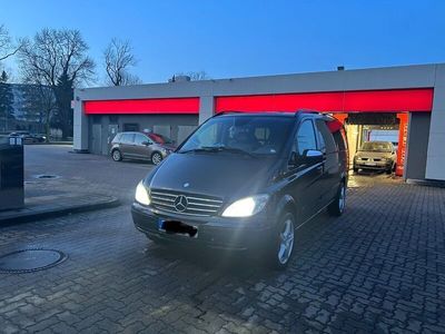 Schwarz Gebraucht 2010 Mercedes Viano Edition Van / Kleinbus | 15.299 € (Fairer Preis)