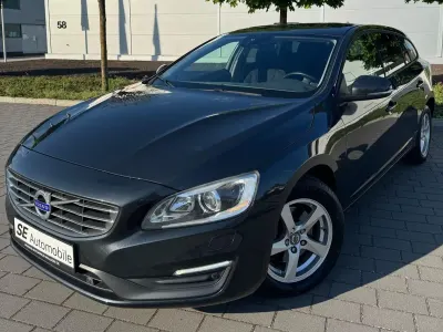 Gebraucht Volvo V60 Business Edition 163 PS (119 kW) 2015 Grau Kombi