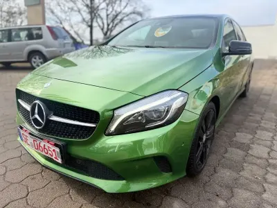 Gebraucht Mercedes A200 Night 156 PS (114 kW) 2016 Grün Limousine