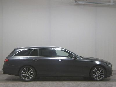 Gebraucht Mercedes E220 Avantgarde 194 PS (142 kW) 2021 Grau Limousine