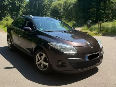 Gebraucht Renault Mégane GrandTour Expression 131 PS (96 kW) 2012 Braun Kombi