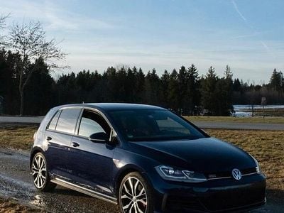 Blau Gebraucht 2019 VW Golf VII GTI Limousine | 23.499 €