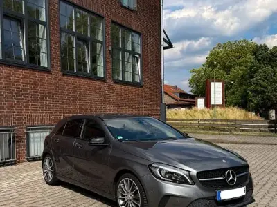 Gebraucht Mercedes A180 AMG 122 PS (89 kW) 2016 Grau Kleinwagen