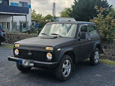 Second-hand Lada niva 83 CP (61 kW) 2014 Negru SUV