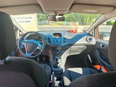 Gebraucht Ford Fiesta Trend 80 PS (58 kW) 2014 Braun Kleinwagen