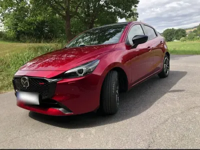 Gebraucht Mazda 2 Homura-Aka 90 PS (66 kW) 2023 Rot Kleinwagen