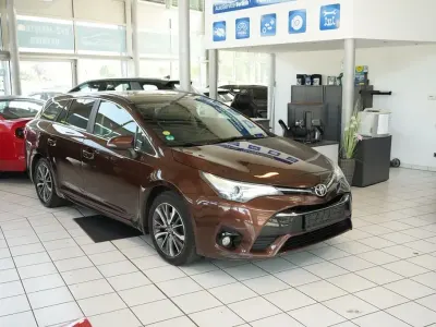 Gebraucht Toyota Avensis Business Edition 111 PS (81 kW) 2016 Sunset bronze Kombi