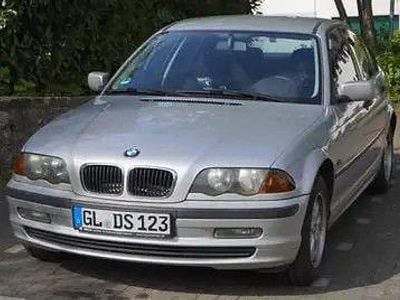 Second-hand BMW 318 143 CP (105 kW) 2001 Argintiu Berlinǎ