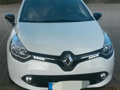 Używany Renault Clio IV Dynamique 90 KM (66 kW) 2015 Biały Sedan/Limuzyna