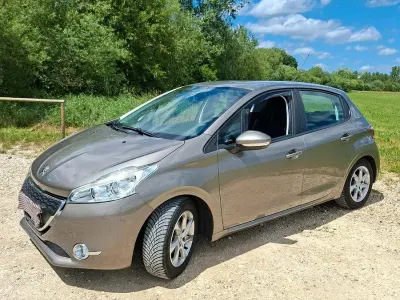 Gebraucht Peugeot 208 Active 95 PS (69 kW) 2012 Grau Kleinwagen