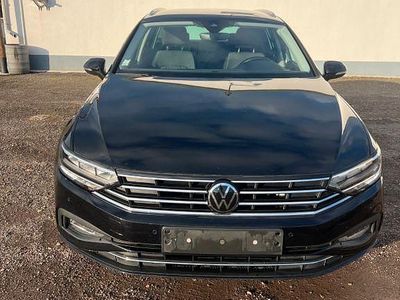 Gebraucht VW Passat Business 122 PS (89 kW) 2023 Schwarz Kombi