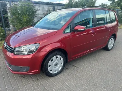 Gebraucht VW Touran Comfortline 105 PS (77 kW) 2014 Rot Van / Kleinbus