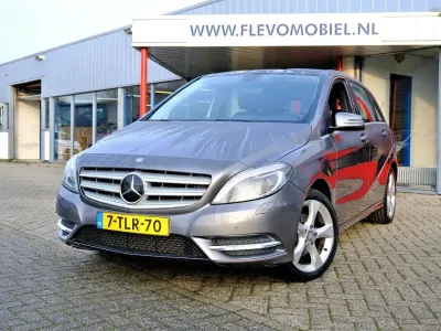 Gebraucht Mercedes B180 Ambition 122 PS (89 kW) 2014 Grau Van / Kleinbus
