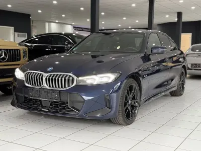 Gebraucht BMW 330 M Sport 184 PS (135 kW) 2023 Blau Limousine