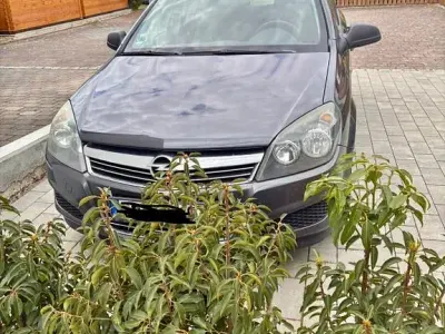 Używany Opel Astra Edition 116 KM (85 kW) 2009 Szary Sedan/Limuzyna