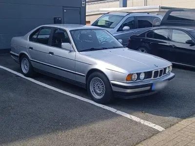 Second-hand BMW 525 170 CP (125 kW) 1990 Argintiu Berlinǎ