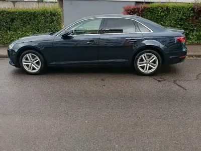 Gebraucht Audi A4 Sport 150 PS (110 kW) 2018 Blau Limousine