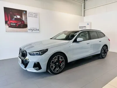 Gebraucht BMW 540 M Sport 303 PS (222 kW) 2025 Grau Kombi