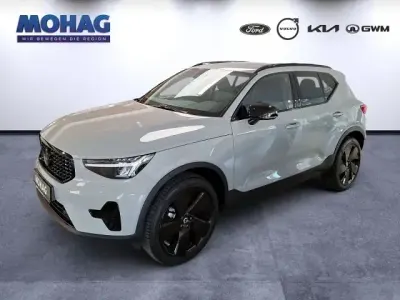 Neu Volvo XC40 Plus 163 PS (119 kW) 2026 Grau SUV