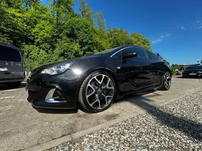 Gebraucht Opel Astra GTC OPC 280 PS (205 kW) 2013 Schwarz