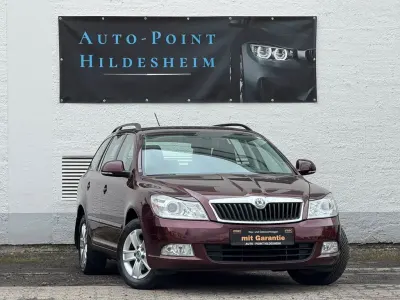 Gebraucht Skoda Octavia Ambition 105 PS (77 kW) 2011 Rot Kombi
