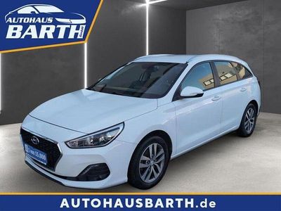 Gebraucht Hyundai i30 140 PS (102 kW) 2019 Polar white / sol Kombi