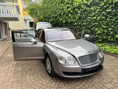 Gebraucht Bentley Continental Flying Spur 562 PS (413 kW) 2005 Gold Limousine