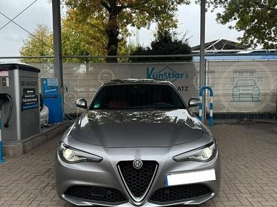 Grau Gebraucht 2017 Alfa Romeo Giulia Veloce Limousine | 20.000 €