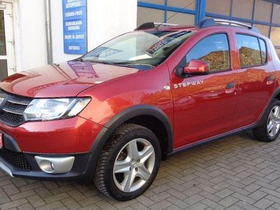 Rot Gebraucht 2016 Dacia Sandero Prestige Limousine | 8.450 € (Fairer Preis)