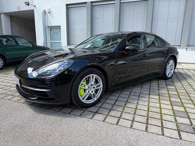 Porsche Panamera 4