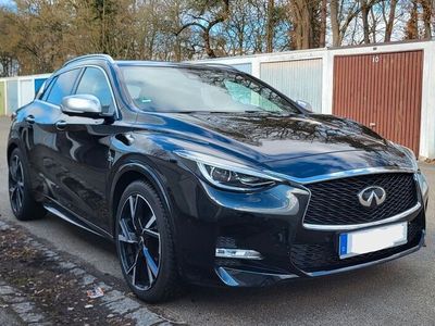 Infiniti Q30