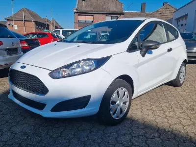 Gebraucht Ford Fiesta Ambiente 60 PS (44 kW) 2017 Weiß Kleinwagen