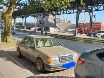 Gebraucht Mercedes E230 132 PS (97 kW) 1987 Beige Limousine