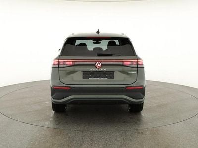 Neu VW Tayron Life 204 PS (150 kW) 2025 Cipressino grün metallic SUV