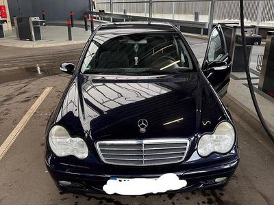 Gebraucht Mercedes C200 163 PS (119 kW) 2004 Blau Limousine