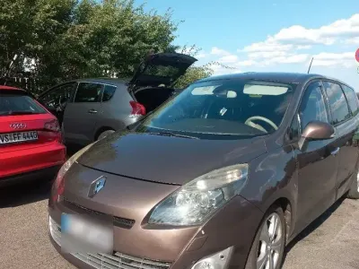 Gebraucht Renault Grand Scénic III 150 PS (110 kW) 2010 Braun Van / Kleinbus