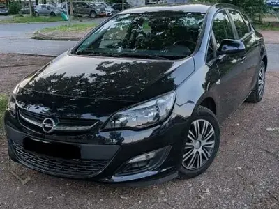 Gebraucht Opel Astra Selection 116 PS (85 kW) 2015 Schwarz Limousine