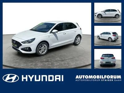 Używany Hyundai i30 Trend 120 KM (88 kW) 2022 Biały Sedan/Limuzyna
