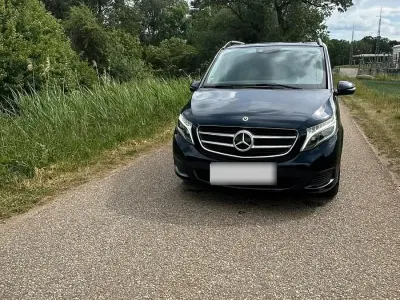 Gebraucht Mercedes V220 163 PS (119 kW) 2017 Blau Van / Kleinbus