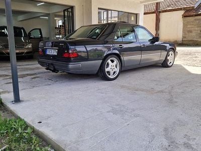 Gebraucht Mercedes E250 136 PS (100 kW) 1994 Schwarz Limousine