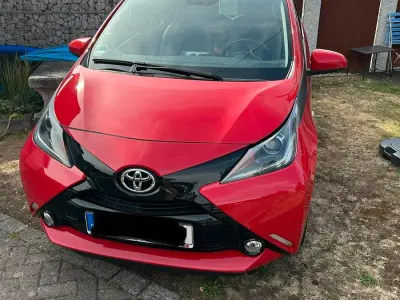 Gebraucht Toyota Aygo X-play 69 PS (50 kW) 2014 Rot Kleinwagen