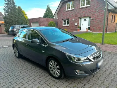 Gebraucht Opel Astra 125 PS (91 kW) 2010 Grau Limousine