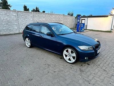 Gebraucht BMW 320 140 PS (102 kW) 2011 Blau Kombi