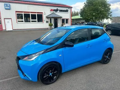 Używany Toyota Aygo X-cite 69 KM (50 kW) 2016 Niebieski Hatchback
