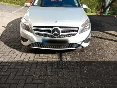 Używany Mercedes A180 122 KM (89 kW) 2013 Srebrny Sedan/Limuzyna