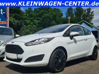 Gebraucht Ford Fiesta Ambiente 60 PS (44 kW) 2014 Weiß Kleinwagen
