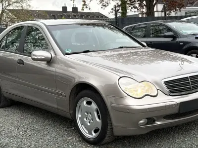 Gebraucht Mercedes C200 Classic 163 PS (119 kW) 2003 Braun Limousine